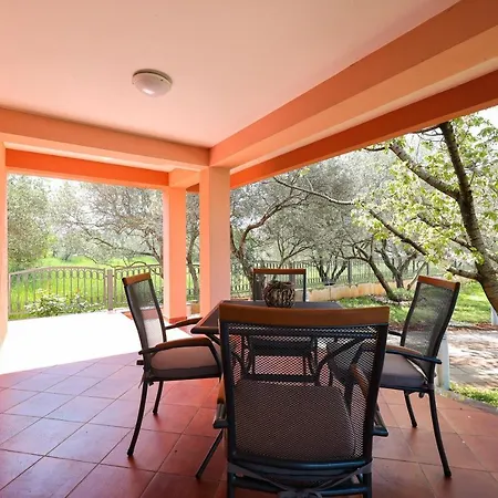 Дом отдыха House Antonia By The Sea Ae1556 Сукошан
